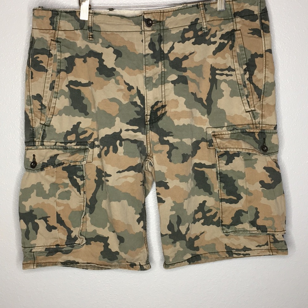 Levi's Camo Cargo Shorts waist 36